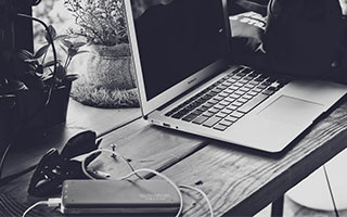 bob半岛体育平台-奥赖利梅开二度 曼城战胜阿森纳收获联赛杯冠军